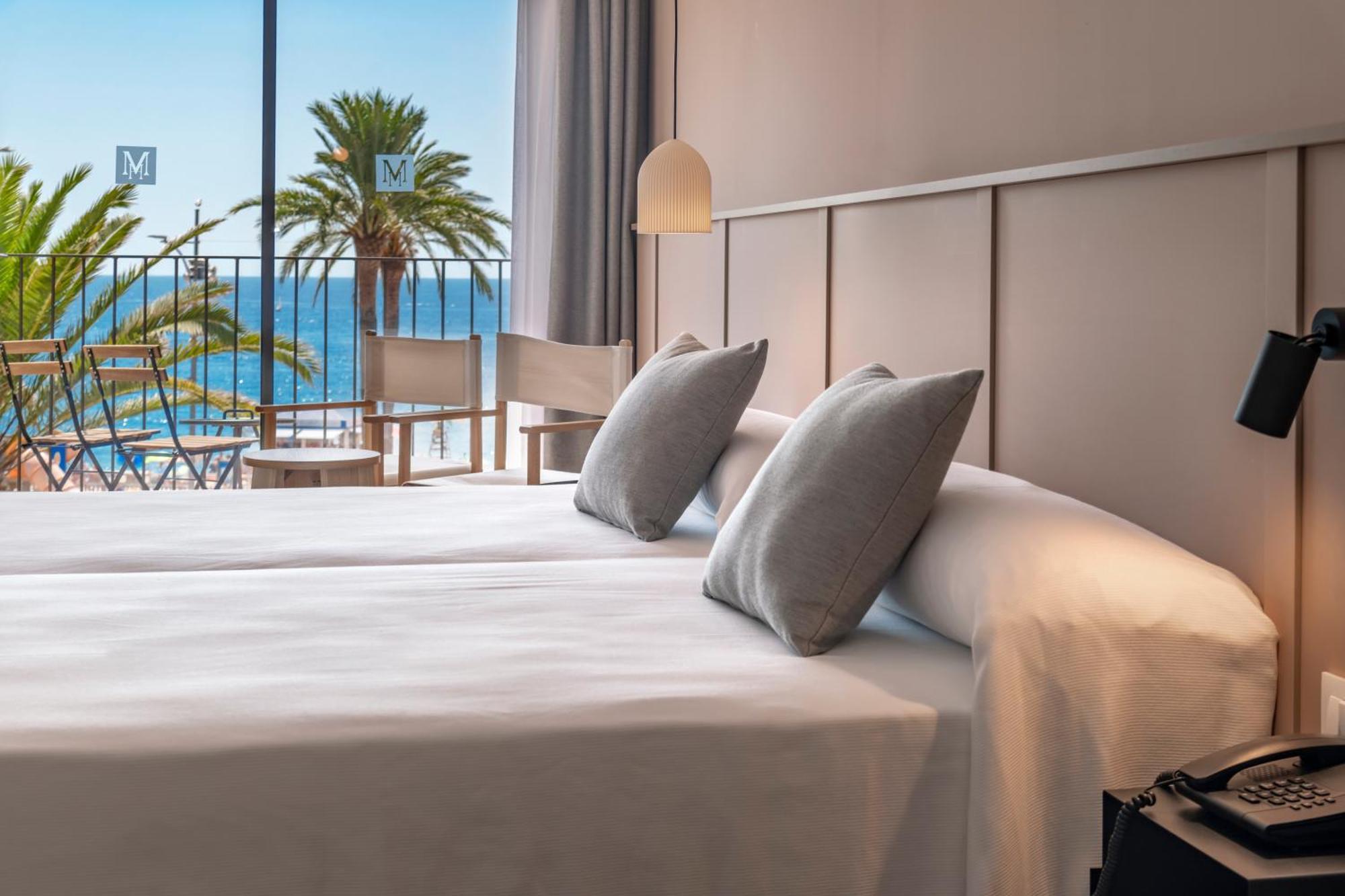 Tweepersoonskamer met 1 Tweepersoonsbed of 2 Aparte Bedden met Extra Bed en Uitzicht op Zee