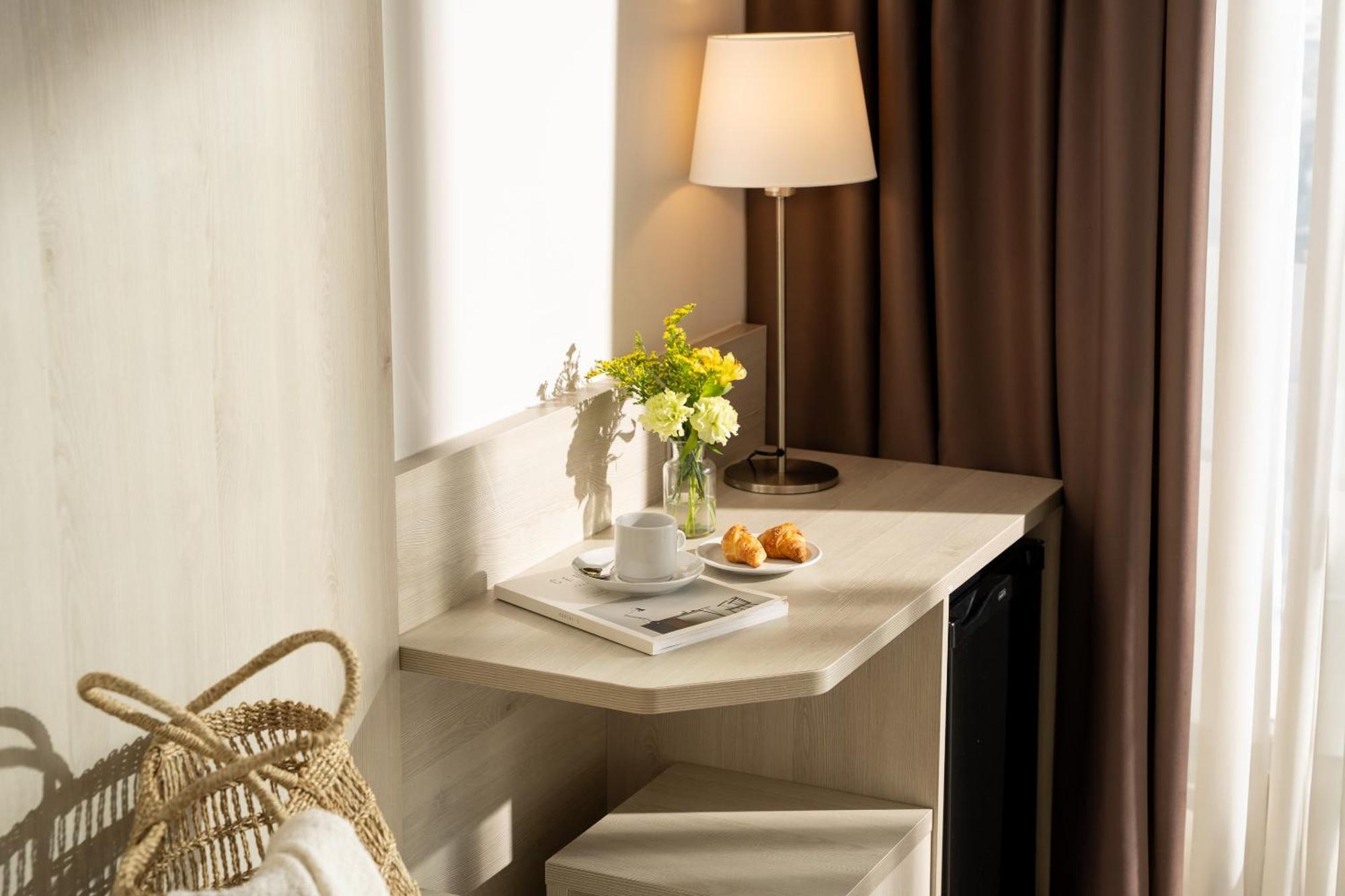 Chambre Double ou Lits Jumeaux - Vue sur Piscine
