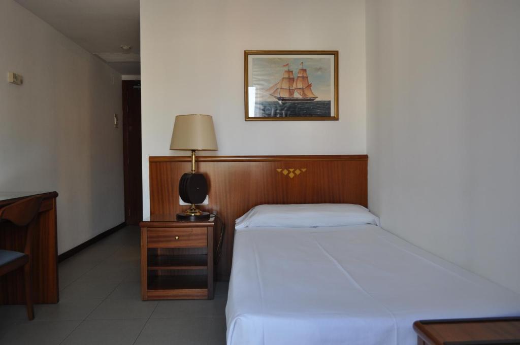 Single Room,63113155:JPEG